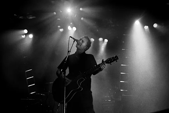 Thom Yorke se produit au Festival Hall de Melbourne en 1998.