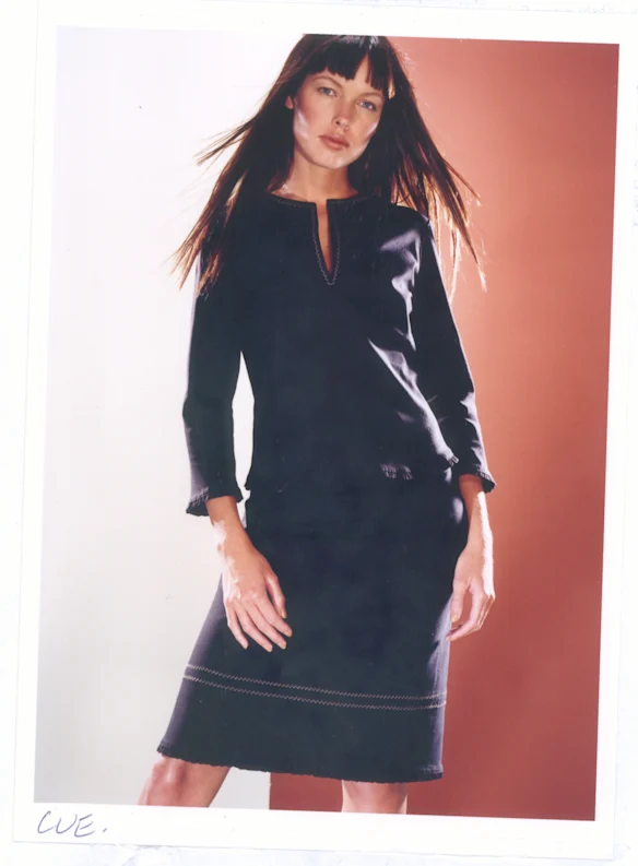 Une image d'une campagne publicitaire Cue en 2000.