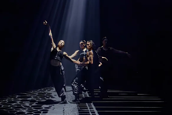 L'éclairage fait partie intégrante du spectacle. 