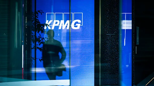 KPMG remporte des contrats à Canberra malgré l'interdiction qu'il s'est imposée de soumissionner pour de nouveaux contrats.