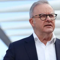 Le Premier ministre australien Anthony Albanese exhorte les États-Unis et la Chine à conclure un accord sur l&rsquo;IA semblable au traité de non-prolifération nucléaire