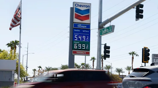 Le prix du diesel a battu des records, à quelques semaines des élections de mi-mandat.