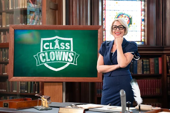 En tant qu'hôte de Class Clowns, Julia Morris devient Principal Morris.
