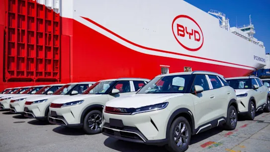Les ventes de voitures électriques, notamment celles du chinois BYD, ont bondi cette année.