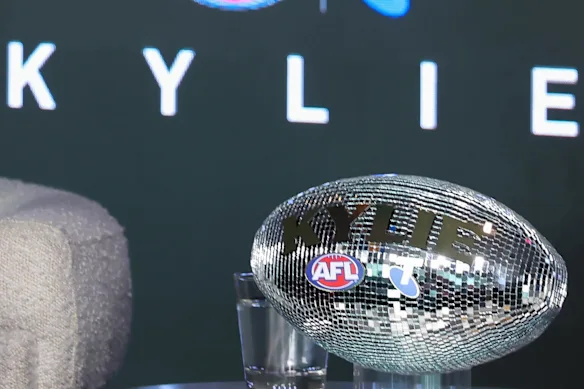 L'AFL tente de courtiser Minogue depuis des années. Cette année, dit-elle, je me sentais bien.