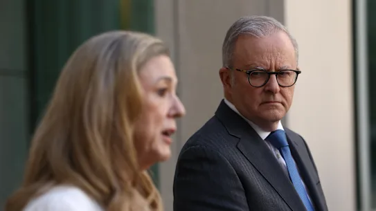 Le Premier ministre Anthony Albanese et la sénatrice travailliste Tammy Tyrrell ont annoncé en mai son passage aux bancs du gouvernement. 