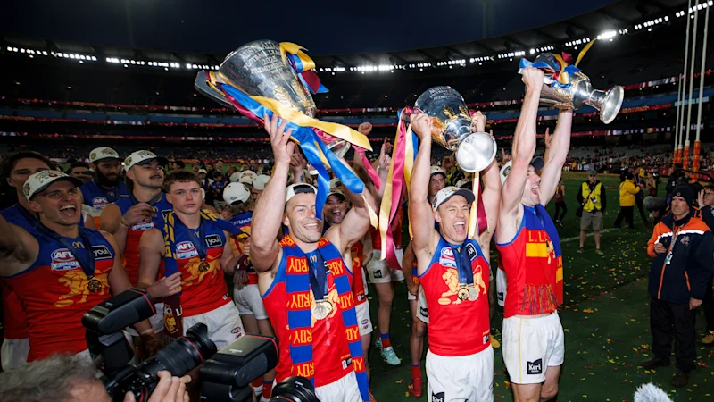 La grande finale de l'AFL se déroule en direct : les Lions de Brisbane célèbrent leur victoire au poste de Premier ministre à Brunswick Oval
