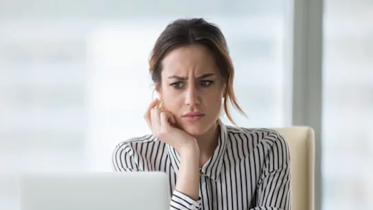 Les évaluations de gestion des performances ne devraient pas sortir de nulle part, selon les experts, mais c'est souvent le cas.