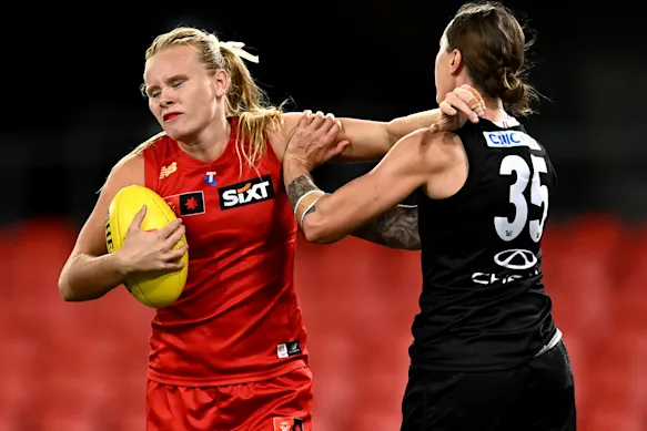 Alannah Welsh des Suns affronte Bianca Jakobsson des Saints.