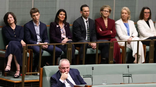 Barnaby Joyce, député de la Nouvelle-Angleterre, lors du discours de réponse au budget du chef de l'opposition Angus Taylor à la Chambre des représentants au Parlement de Canberra, le jeudi 14 mai 2026. fedpol photo : Alex Ellinghausen
