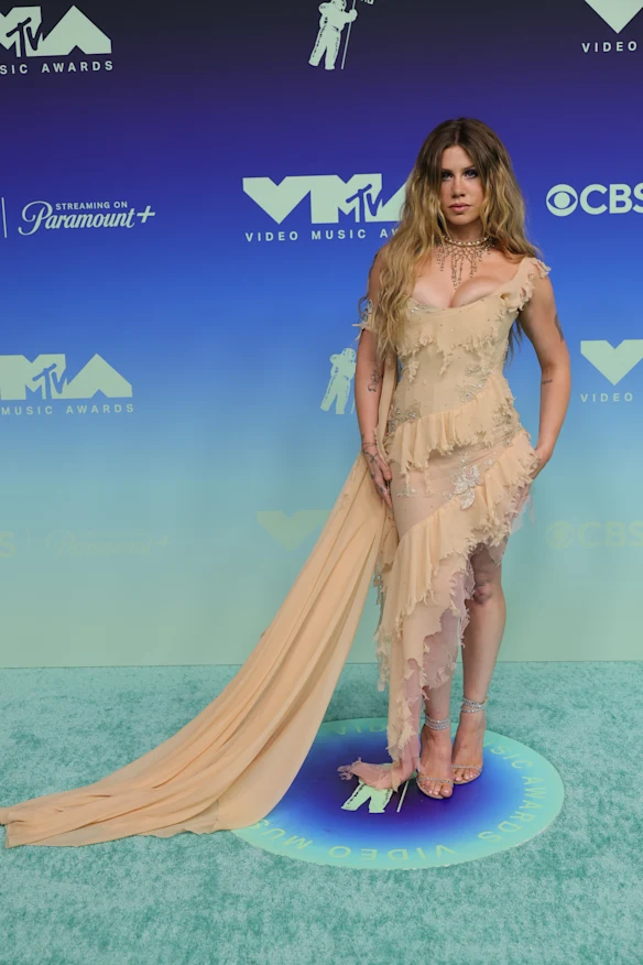 Slayyyter, chaque centimètre carré de la pop star moderne.