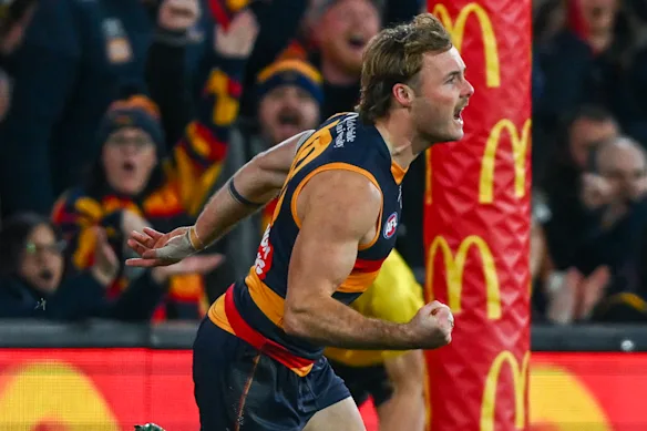 L'attaquant du milieu de terrain difficile Luke Pedlar passe des Crows au Power.