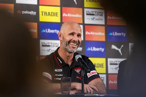 Longmire travaillera aux côtés de l'entraîneur débutant Mark McVeigh, qui était entraîneur adjoint de Longmire à Sydney. 