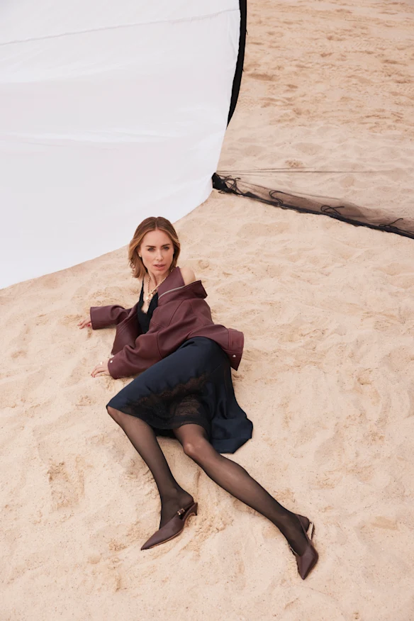 Veste en cuir Anine Bing « Sandy », robe « Judy » et chaussures « Nelly ».