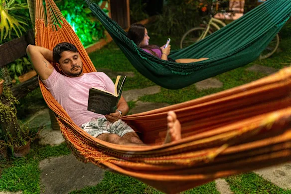 Les jeunes hommes recommenceraient également à lire des livres.