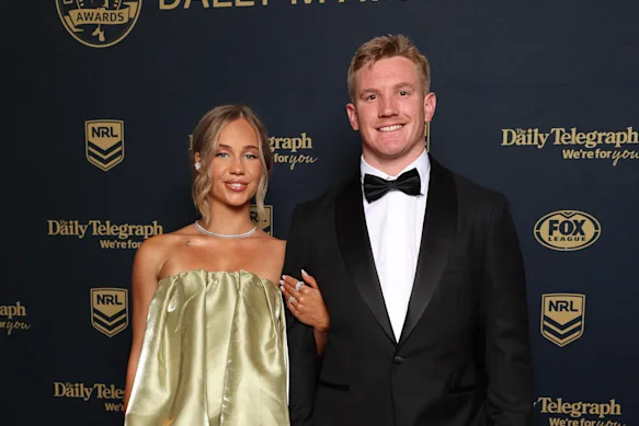 Tom Dearden et sa partenaire Millie Oliver, enceinte de huit mois.