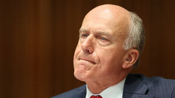 L'ancien membre du gouvernement Turnbull, Eric Abetz, a déclaré que la décision de 2018 de remanier le système de TPS est considérée comme la pire décision de politique publique de ce siècle.