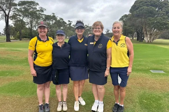 (De gauche à droite) Michelle Trewin, qui était vice-capitaine du Camberwell Ladies Golf Club, Sue Thek, qui en était la présidente, Julia Trafford, la secrétaire, ainsi que Lynne O'Brien et Jill Douglas.