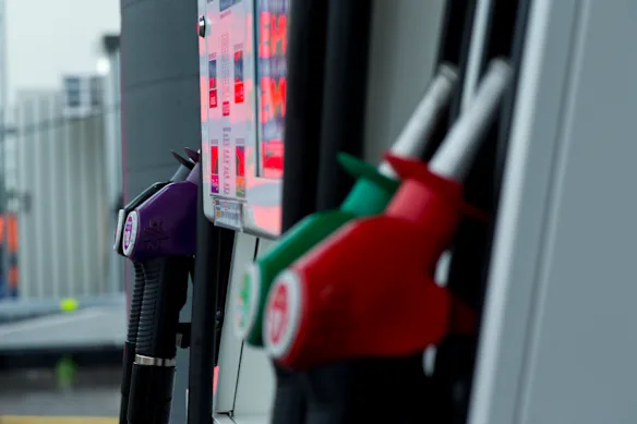 La hausse des prix du pétrole et les nouveaux combats au Moyen-Orient menacent de faire encore plus souffrir les automobilistes australiens.