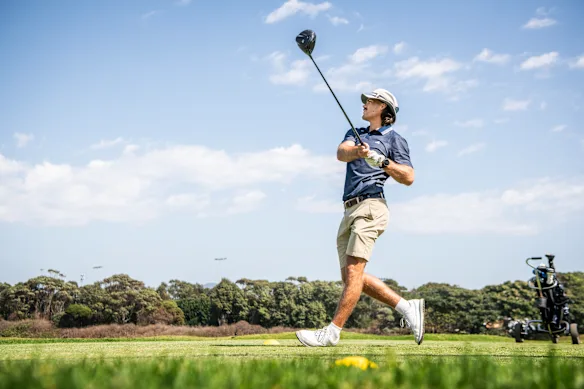 La star à la retraite du Melbourne Storm, Ryan Papenhuyzen, affronte le Wollongong Golf Club. 