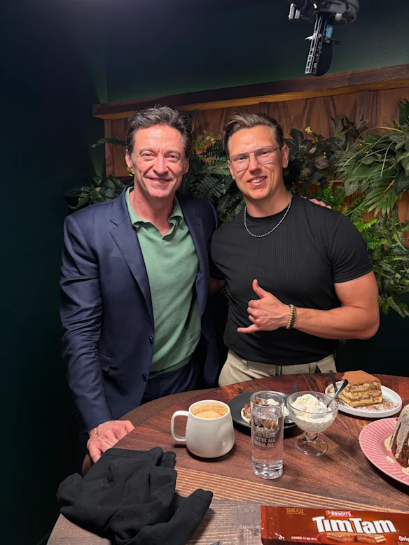 Hugh Jackman apparaît dans Last Meals avec Josh Scherer.