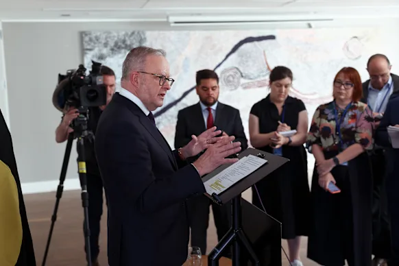 Le Premier ministre Anthony Albanese annonce une révision rapide des protections australiennes contre l'IA. 