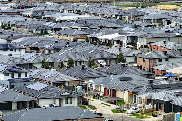Le plus grand prêteur immobilier du pays prévoit que les prix de l'immobilier continueront à baisser jusqu'en avril de l'année prochaine.
