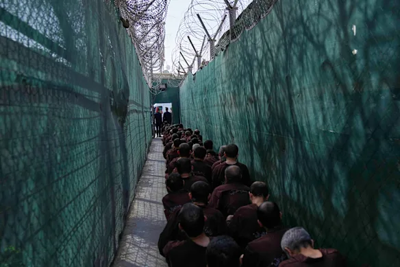Des suspects de l'État islamique à la prison centrale d'Al-Kharkh en Irak.