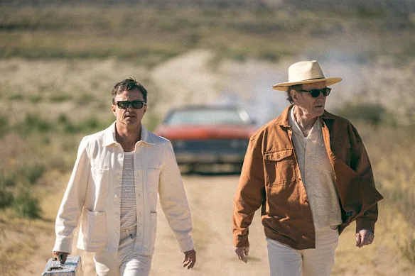 Frère, peux-tu me donner un centime ? Breaking Bad met en vedette Aaron Paul et Bryan Cranston sur la route.