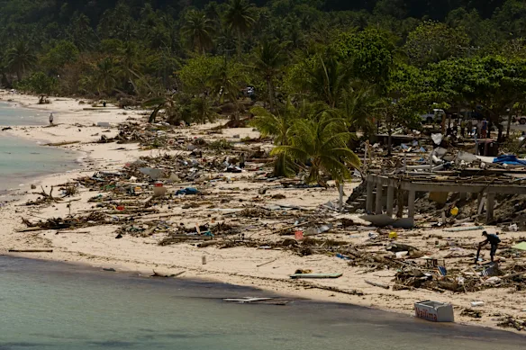 Lalomanu Beach immédiatement après la dévastation du tsunami d'octobre 2009. 
