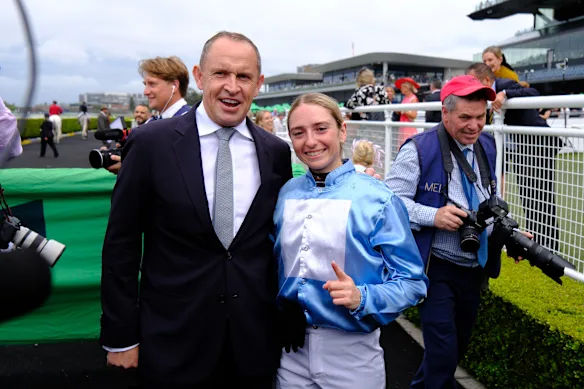 Chris Waller et Sienne Grima.