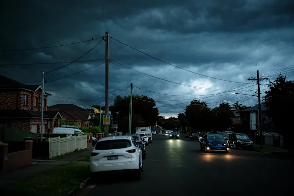 Des nuages ​​menaçants planent sur Lidcombe. 