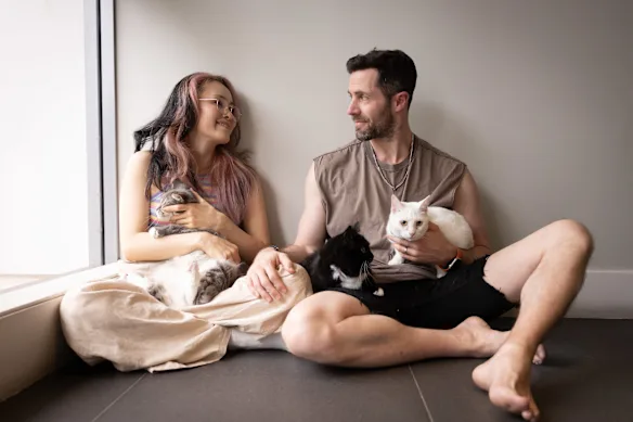 Beazley avec Bewty, Pom Pom et Skipper, et sa femme Haejin Yoo.