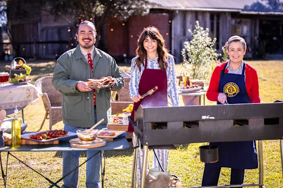 Adam Liaw, Pia Miranda et Ellice Schrader au barbecue dans la nouvelle émission culinaire ABC Recette de l'année.