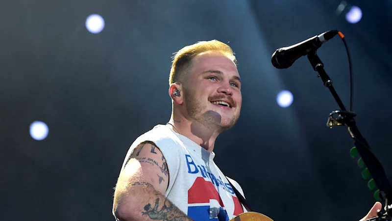 Polémique sur Ed Sheeran Macklemore : la star country Zach Bryan bat le record de fréquentation du Gillette Stadium en portant le maillot « Free Palestine »
