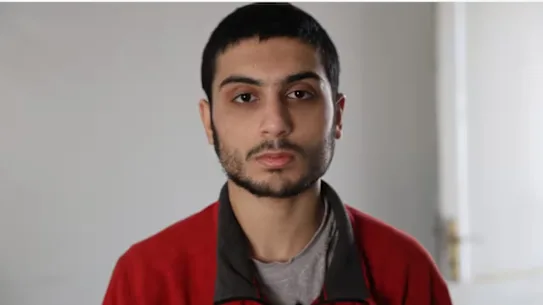 Yusuf Zahab lors d'un entretien avec SBS Dateline dans une prison syrienne en 2024. Il a depuis été transféré en Irak.