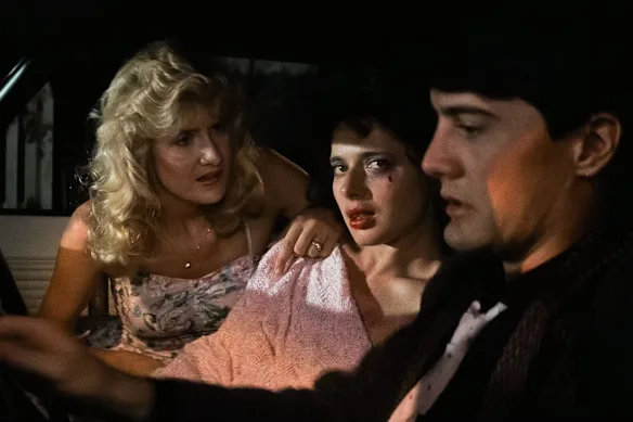MacLachlan avec Laura Dern (à gauche) et Isabella Rossellini dans Blue Velvet.