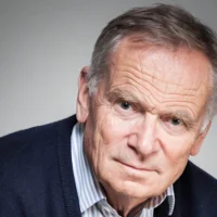 Mort de Jeffrey Archer : l&rsquo;auteur et homme politique britannique décède à l&rsquo;âge de 86 ans