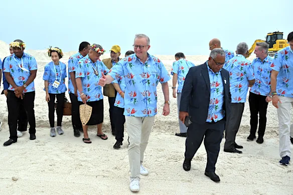 Le Premier ministre Anthony Albanese et les dirigeants du Pacifique à Tuvalu.