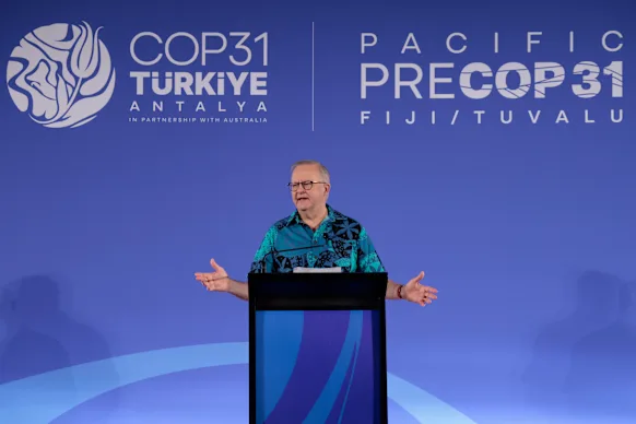 Albanese s'exprimant lors de l'un des derniers événements pré-COP31.
