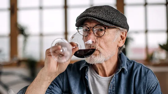 Les chercheurs ont compris que les bienfaits pour la santé attribués à un verre de vin quotidien sont en grande partie un mirage.