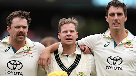 L'équipe de direction australienne : Travis Head, Pat Cummins et Steve Smith.
