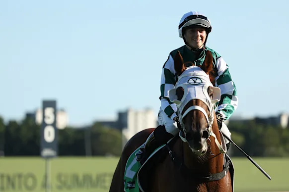 Siena Grima est tout sourire après avoir mené Althoff vers la victoire au Royal Randwick en janvier.