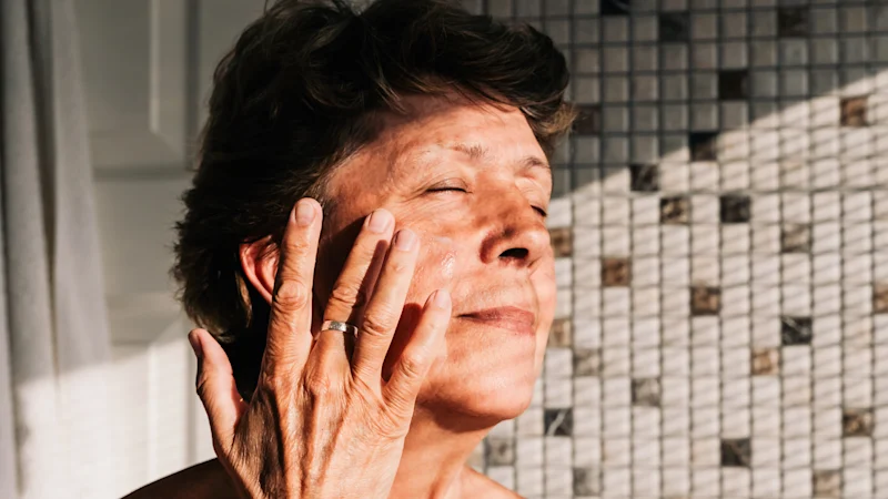 Application de crème solaire : pourquoi porter quotidiennement un SPF50+ et comment l'appliquer correctement