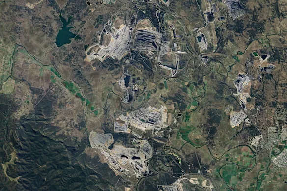 Les mines nord et sud de Hunter Valley Operations, vues d'en haut en 2024.