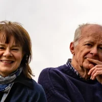 Carrie Tiffany et Noel McKenna : Comment l&rsquo;auteur et l&rsquo;artiste ont collaboré sur la nouvelle nouvelle La Dame au chien