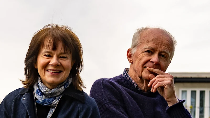 Carrie Tiffany et Noel McKenna : Comment l'auteur et l'artiste ont collaboré sur la nouvelle nouvelle La Dame au chien