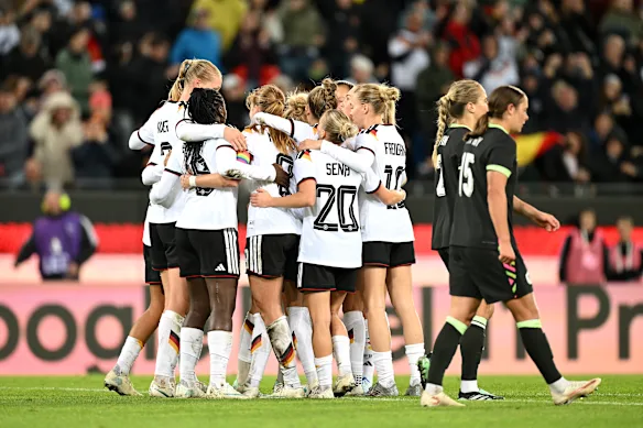 L'Allemagne célèbre son quatrième but contre les Matildas.