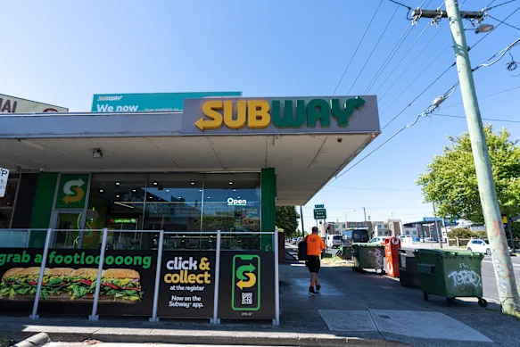 Subway cuit ses petits pains de manière à caraméliser rapidement les sucres, produisant ainsi un arôme qui reste avec les clients.