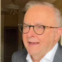 Sketch d&rsquo;Anthony Albanese sur les réseaux sociaux : le Premier ministre s&rsquo;associe au duo comique Swag on the Beat pour toucher les jeunes électeurs